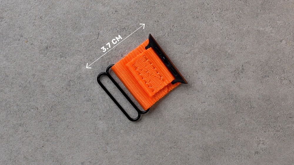 Długość krótszego elementu od sprzączki do mocowania to 3.7 cm