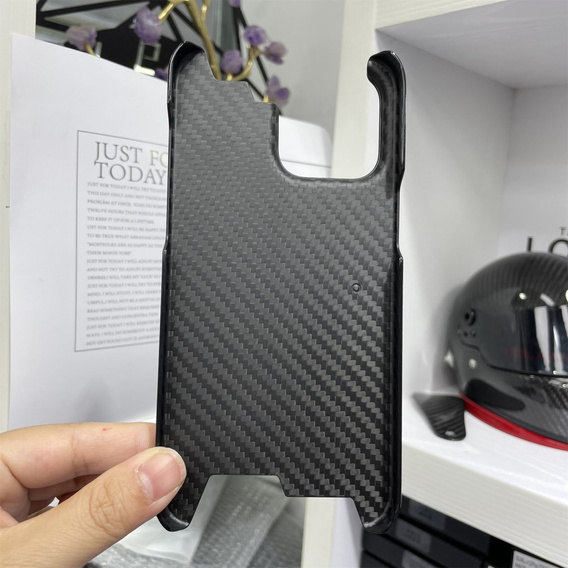 Чехол для iPhone 15 Pro Max, Carbon Fiber, черный