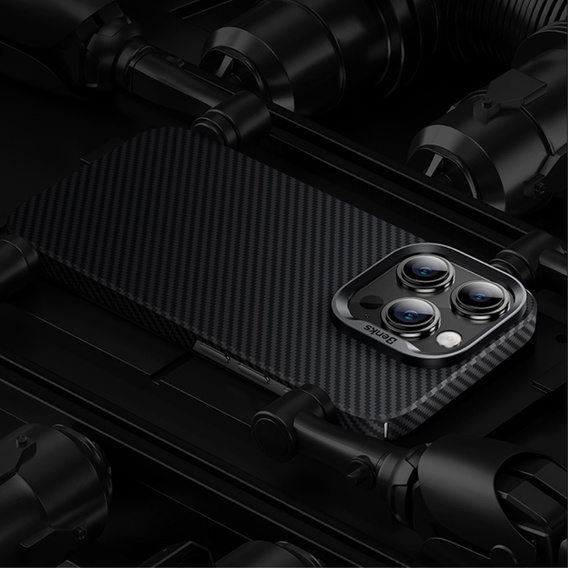 Чехол BENKS Kevlar для iPhone 15 Pro, углеродное волокно, чёрный