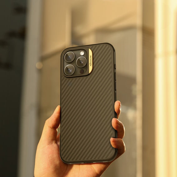 Чехол для iPhone 16 Pro Max, бронированный Nillkin, Carbon Fiber, для Magsafe, золотой